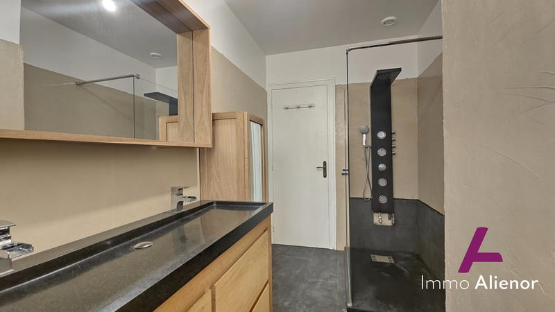 Maison - 215 m² - 9 pièces