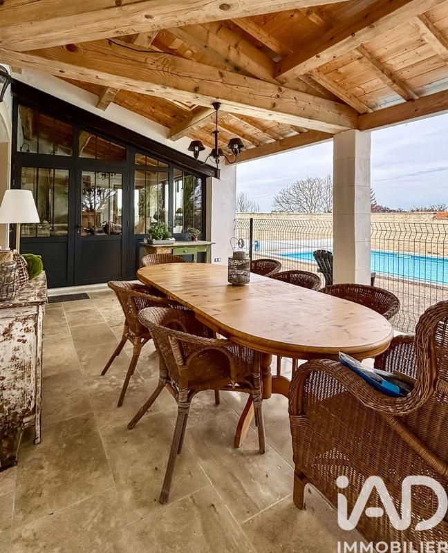 Maison - 297 m² - 11 pièces