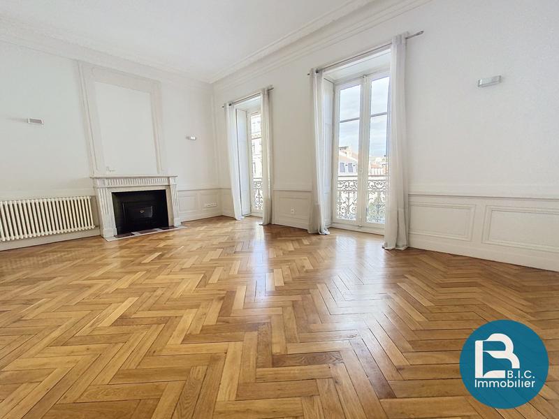 Appartement - 151 m² - 6 pièces