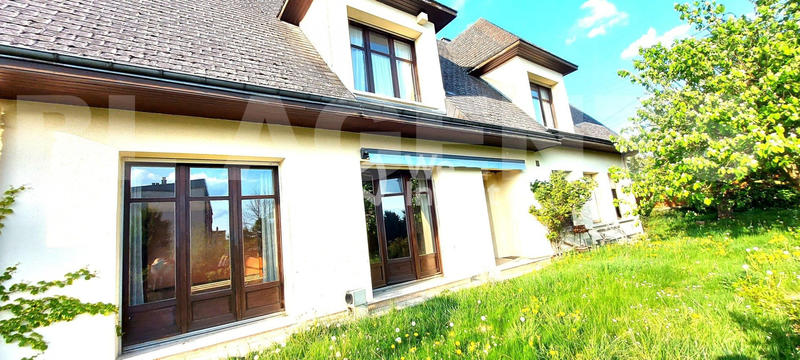 Maison - 233 m² - 9 pièces
