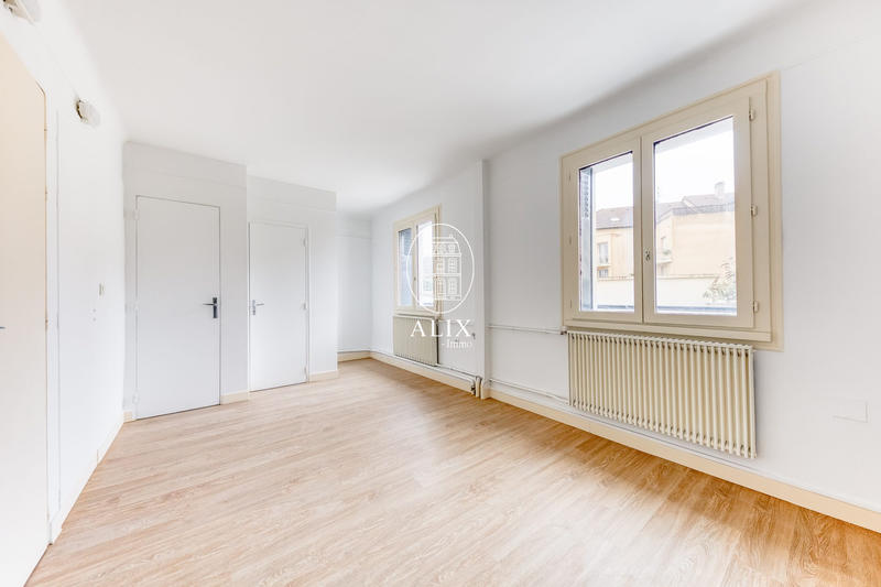 Bureau - 155 m² - 11 pièces