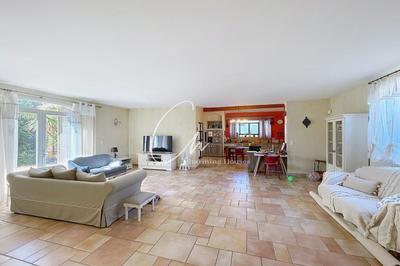 Propriété - 230 m² - 7 pièces