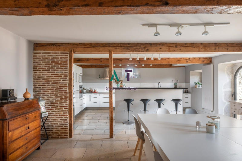 Maison - 465 m² - 9 pièces