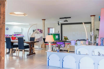 Maison - 233 m² - 5 pièces