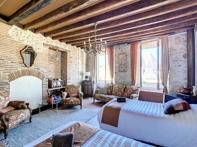 Maison - 216 m² - 9 pièces