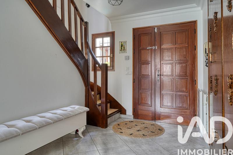 Maison - 182 m² - 9 pièces