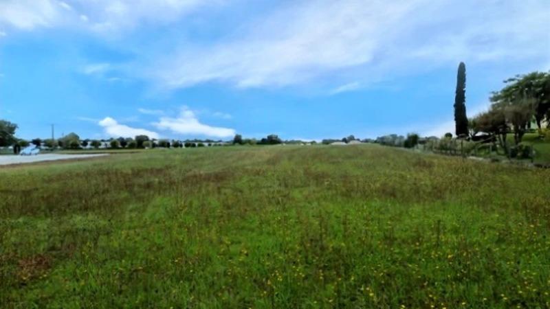 Terrain constructible - 2 200 m²