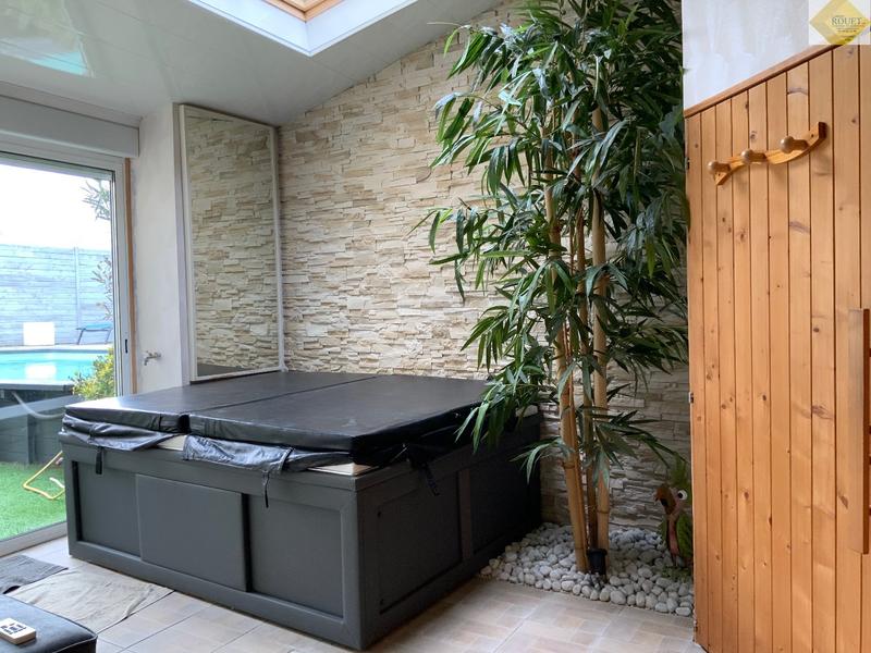 Maison - 460 m² - 11 pièces