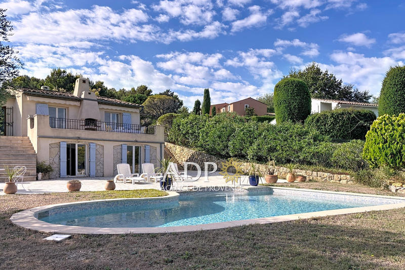 Maison - 218 m² - 8 pièces