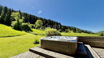 Maison - 303 m² - 8 pièces