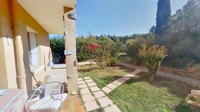 Maison - 216 m² - 8 pièces