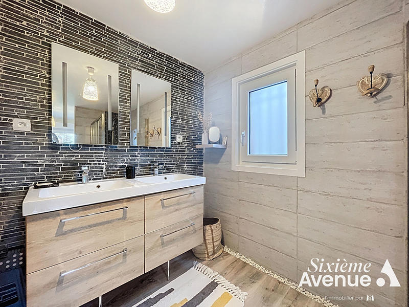 Maison - 140 m² - 6 pièces