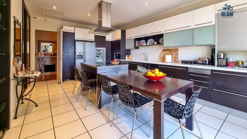 Maison - 377 m² - 12 pièces