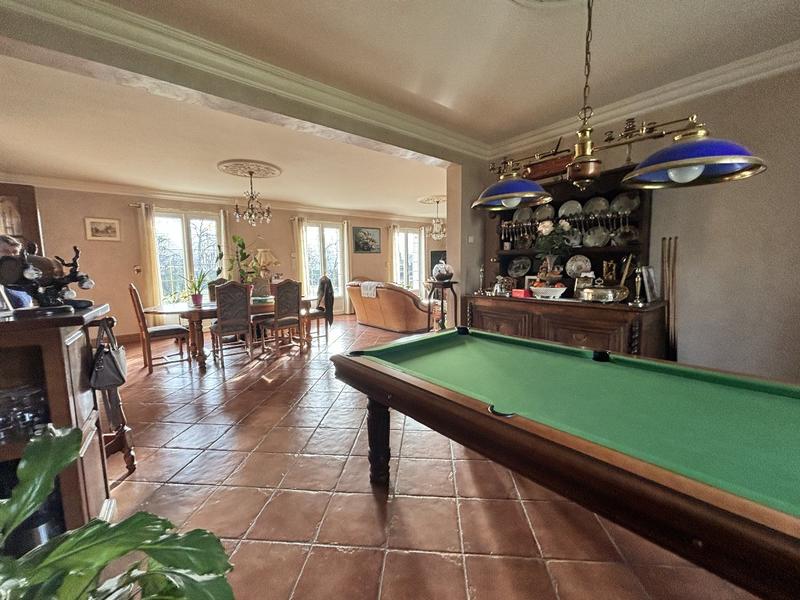 Maison - 210 m² - 8 pièces