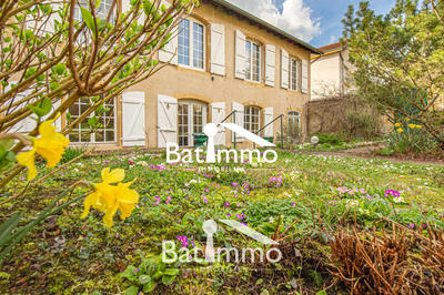 Villa - 320 m² - 10 pièces