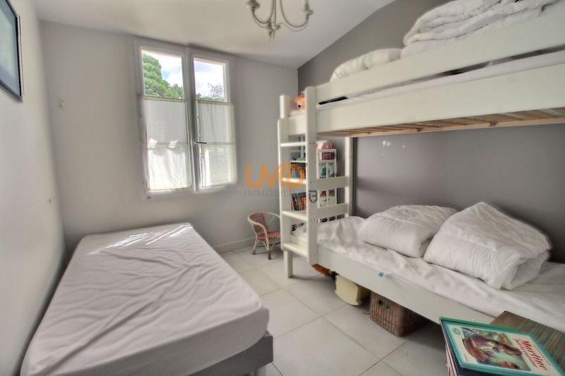 Maison - 216 m² - 8 pièces