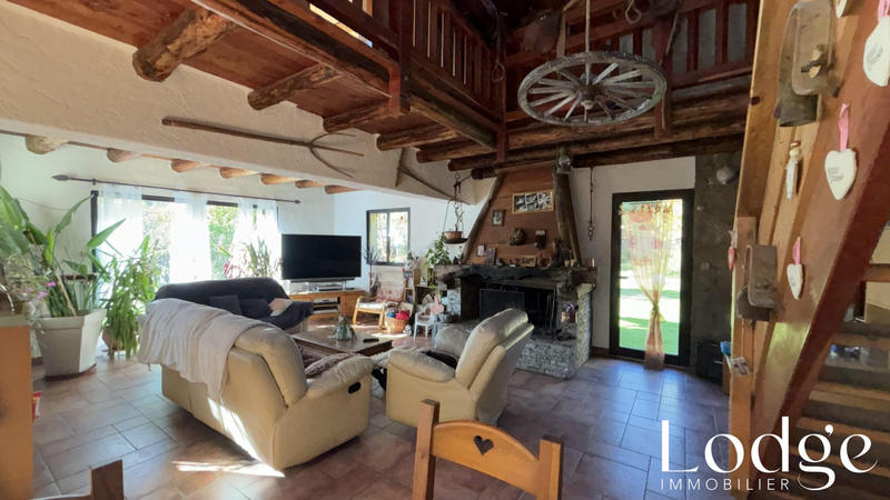 Maison - 320 m² - 8 pièces