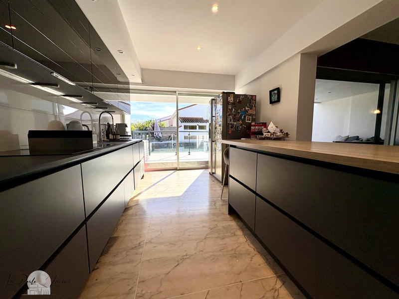 Villa - 300 m² - 7 pièces