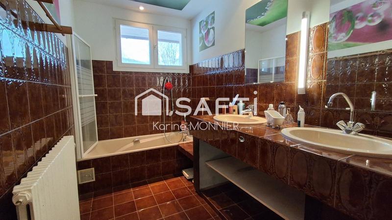 Maison - 185 m² - 9 pièces