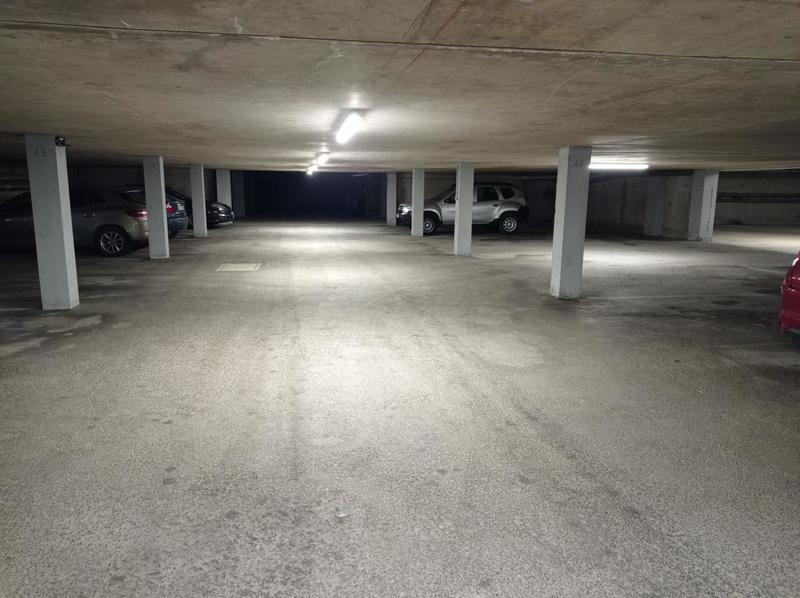 Parking / Garage