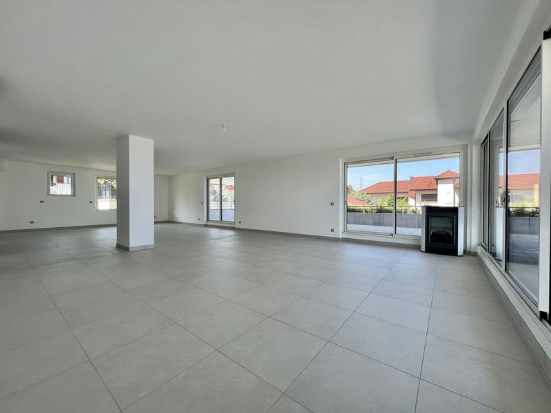 Appartement - 224 m² - 5 pièces