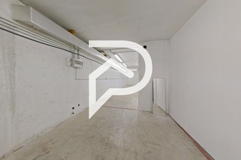 Local commercial - 303 m²