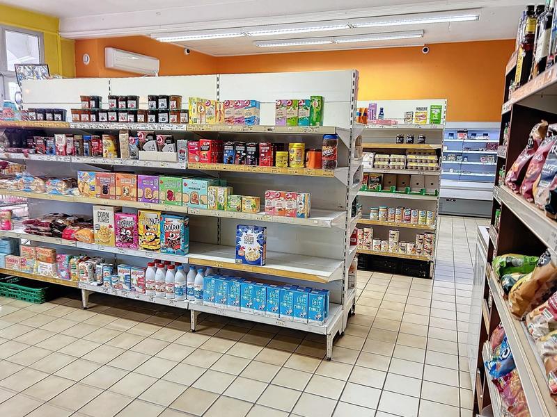 Local commercial - 84 m² - 2 pièces