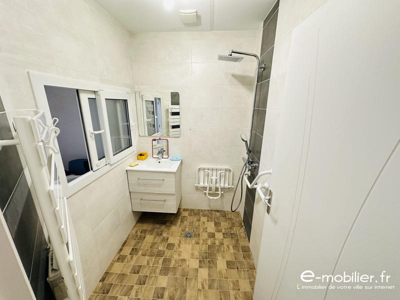 Maison - 180 m² - 9 pièces