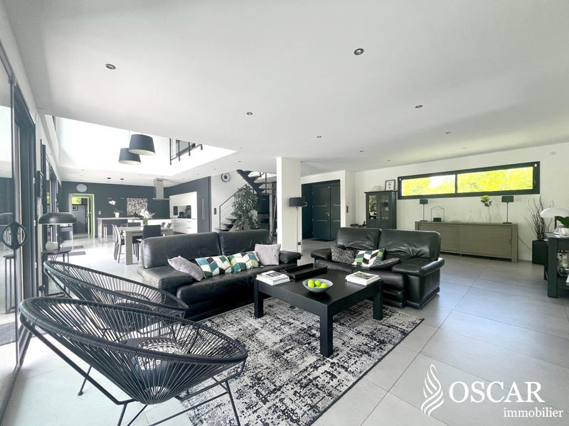 Maison contemporaine - 262 m² - 12 pièces
