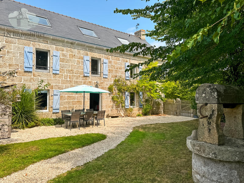 Maison - 211 m² - 15 pièces