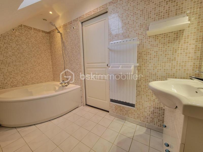 Maison traditionnelle - 103 m² - 4 pièces