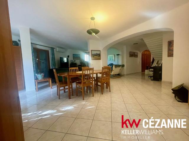 Maison - 182 m² - 5 pièces