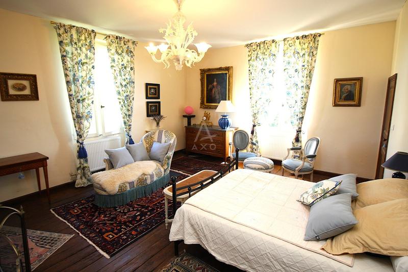 Maison - 405 m² - 10 pièces