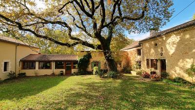 Propriété - 327 m² - 10 pièces