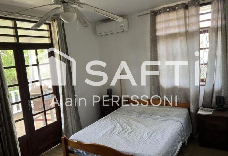 Maison - 230 m² - 8 pièces