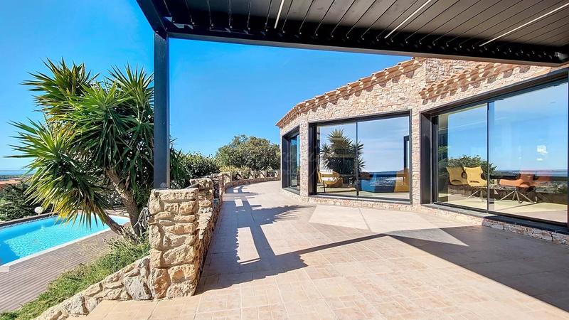 Maison - 263 m² - 8 pièces