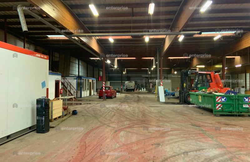 Local d'activité / Entrepôt - 3 232 m²