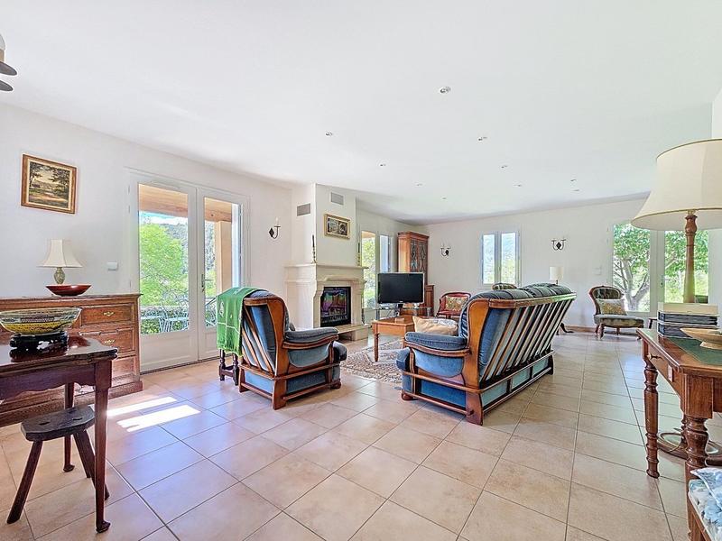 Villa - 214 m² - 6 pièces