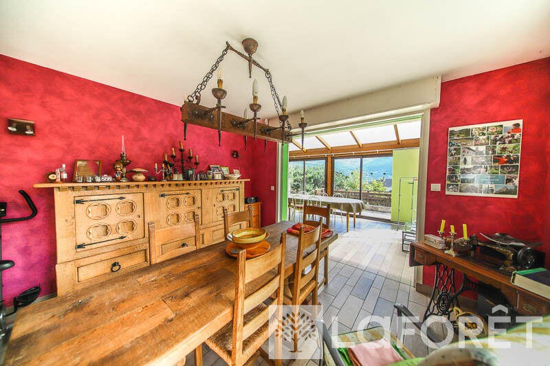 Maison - 202 m² - 9 pièces