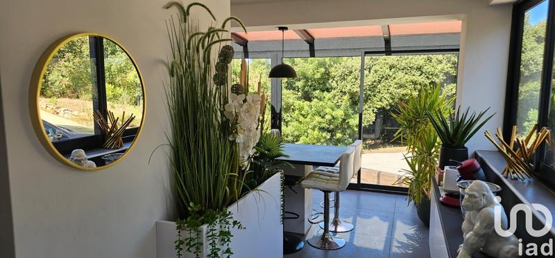 Maison - 242 m² - 8 pièces