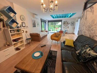 Maison - 270 m² - 12 pièces