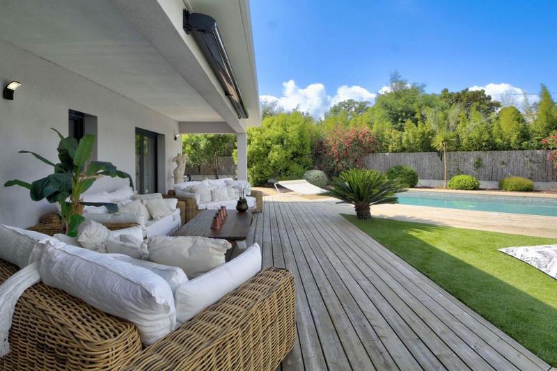 Maison - 203 m² - 8 pièces