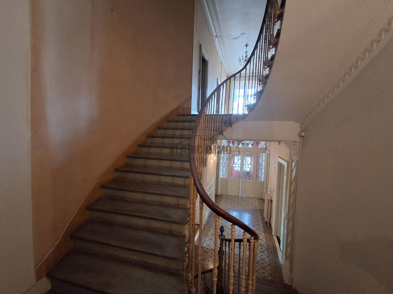 Maison - 950 m² - 42 pièces