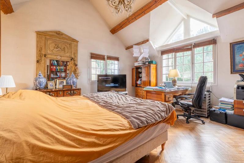 Maison - 212 m² - 9 pièces