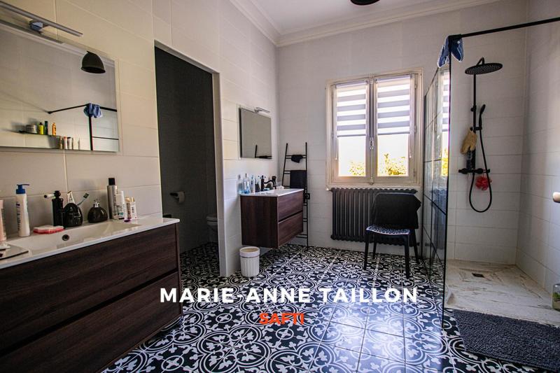 Maison - 255 m² - 8 pièces