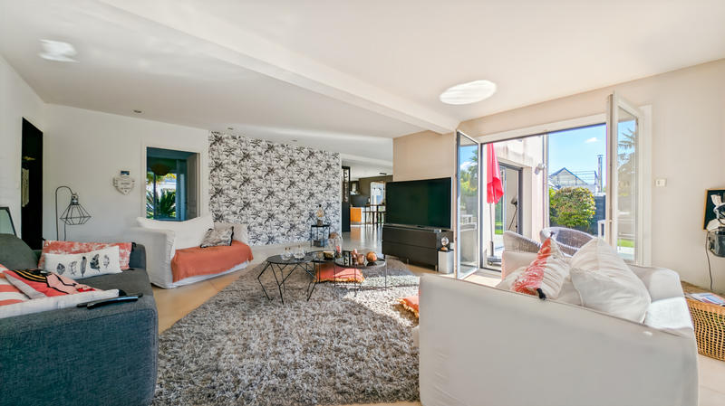 Maison - 208 m² - 7 pièces