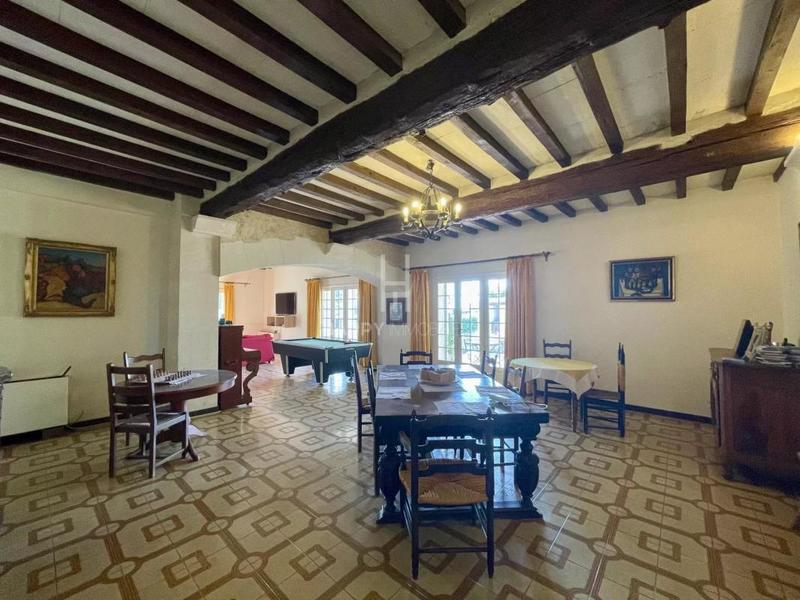 Propriété - 753 m²