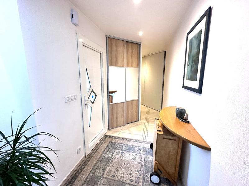 Maison - 319 m² - 15 pièces