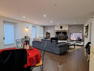 Maison en pierre - 220 m² - 9 pièces