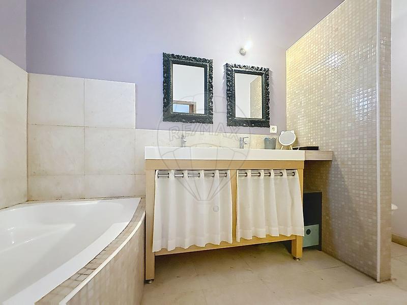 Propriété - 182 m² - 6 pièces